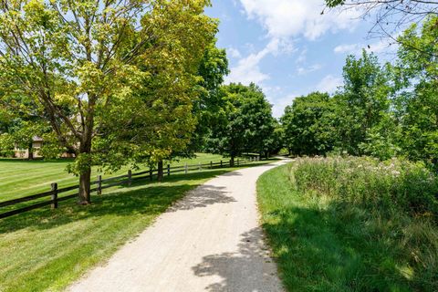 Tiny photo for 209 Rivershire Lane #402, Lincolnshire, IL 60069 (MLS # 12490082)