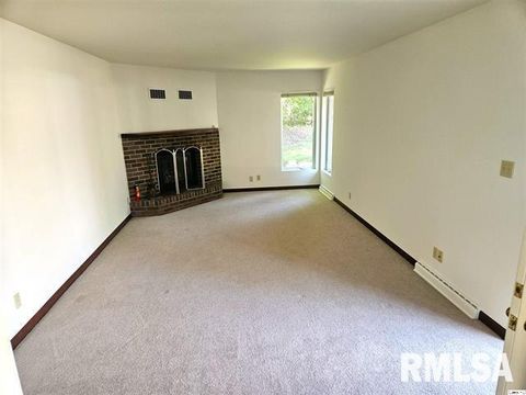 Tiny photo for 2116 Kochs Lane, Quincy, IL 62305 (MLS # QC4268357)