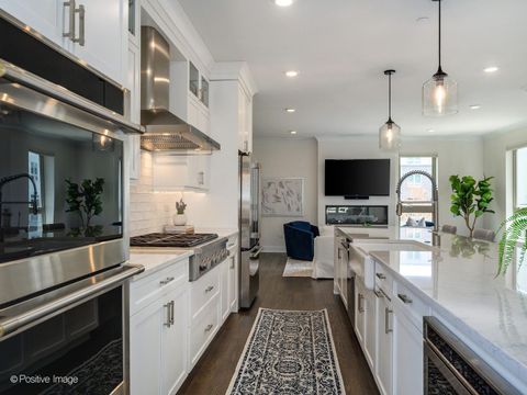 Tiny photo for 37 S Chestnut Avenue, Arlington Heights, IL 60005 (MLS # 12620343)