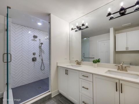 Tiny photo for 37 S Chestnut Avenue, Arlington Heights, IL 60005 (MLS # 12620343)