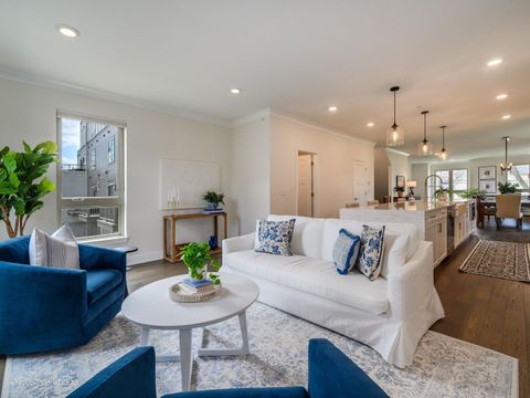 Tiny photo for 37 S Chestnut Avenue, Arlington Heights, IL 60005 (MLS # 12620343)