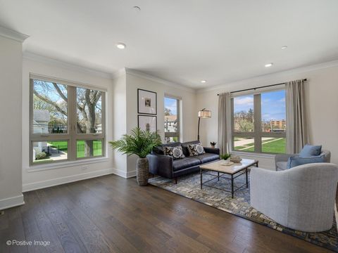 Tiny photo for 37 S Chestnut Avenue, Arlington Heights, IL 60005 (MLS # 12620343)