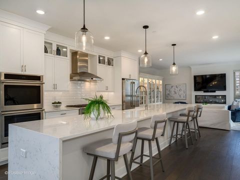 Tiny photo for 37 S Chestnut Avenue, Arlington Heights, IL 60005 (MLS # 12620343)