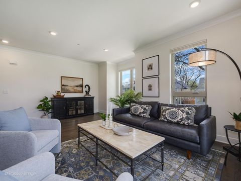 Tiny photo for 37 S Chestnut Avenue, Arlington Heights, IL 60005 (MLS # 12620343)