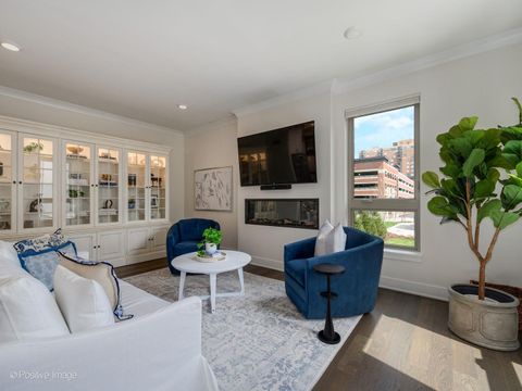 Tiny photo for 37 S Chestnut Avenue, Arlington Heights, IL 60005 (MLS # 12620343)