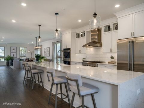 Tiny photo for 37 S Chestnut Avenue, Arlington Heights, IL 60005 (MLS # 12620343)