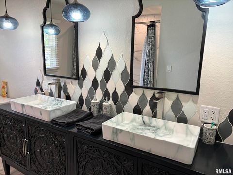 Tiny photo for 122 Paint Creek Lane, Carmi, IL 62821 (MLS # EB458466)