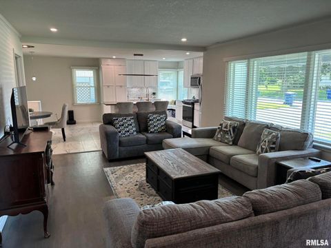 Tiny photo for 122 Paint Creek Lane, Carmi, IL 62821 (MLS # EB458466)