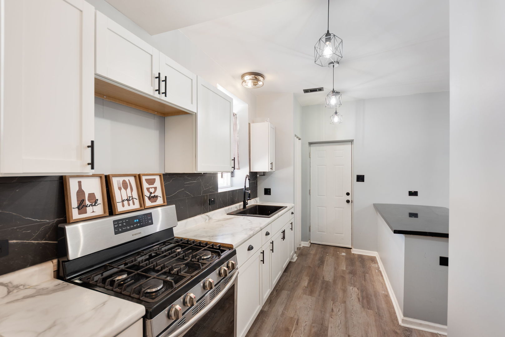 6718 S Saint Lawrence Avenue