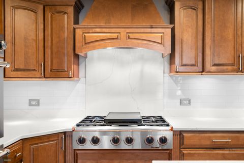 Tiny photo for 5229 Benton Avenue, Downers Grove, IL 60515 (MLS # 12537144)