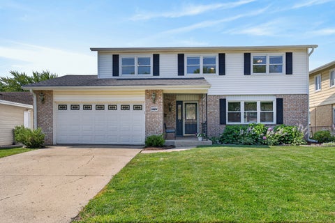 Tiny photo for 1829 W Catalpa Lane, Mount Prospect, IL 60056 (MLS # 12738632)