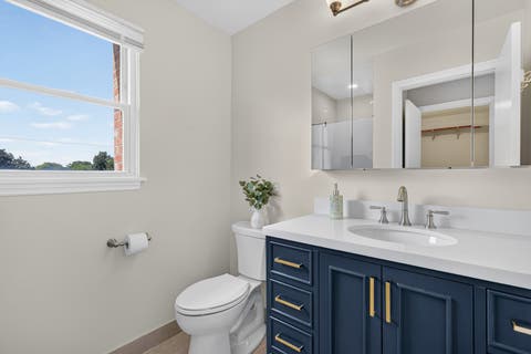 Tiny photo for 1829 W Catalpa Lane, Mount Prospect, IL 60056 (MLS # 12738632)