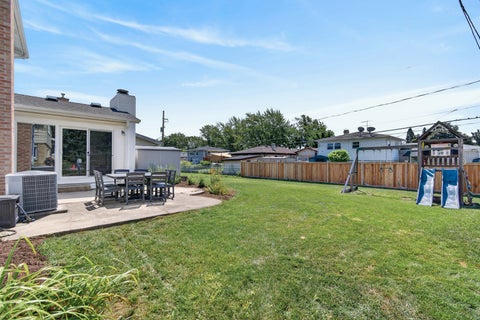 Tiny photo for 1829 W Catalpa Lane, Mount Prospect, IL 60056 (MLS # 12738632)