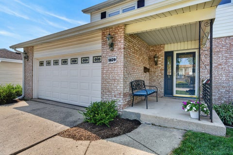 Tiny photo for 1829 W Catalpa Lane, Mount Prospect, IL 60056 (MLS # 12738632)