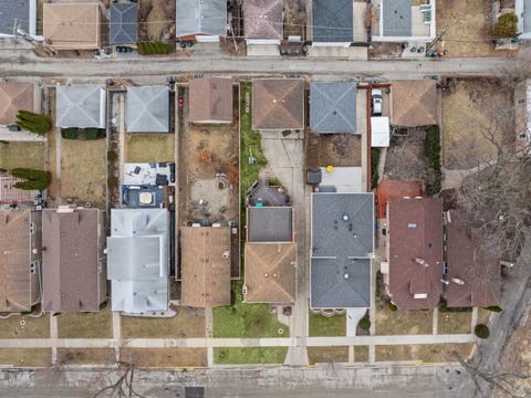 Tiny photo for 2816 Wenonah Avenue, Berwyn, IL 60402 (MLS # 12583380)