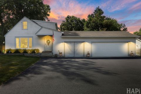Photo of 7203 Mohawk Drive, Wonder Lake, IL 60097 (MLS # 12487184)