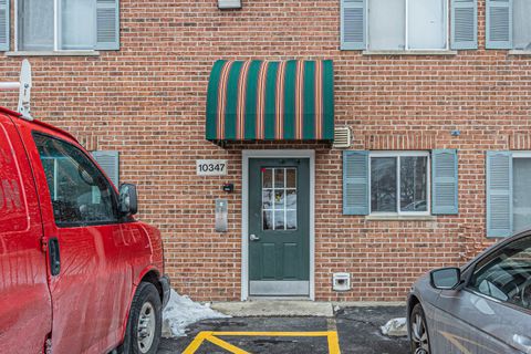 Tiny photo for 10347 Dearlove Road #302, Glenview, IL 60025 (MLS # 12529028)