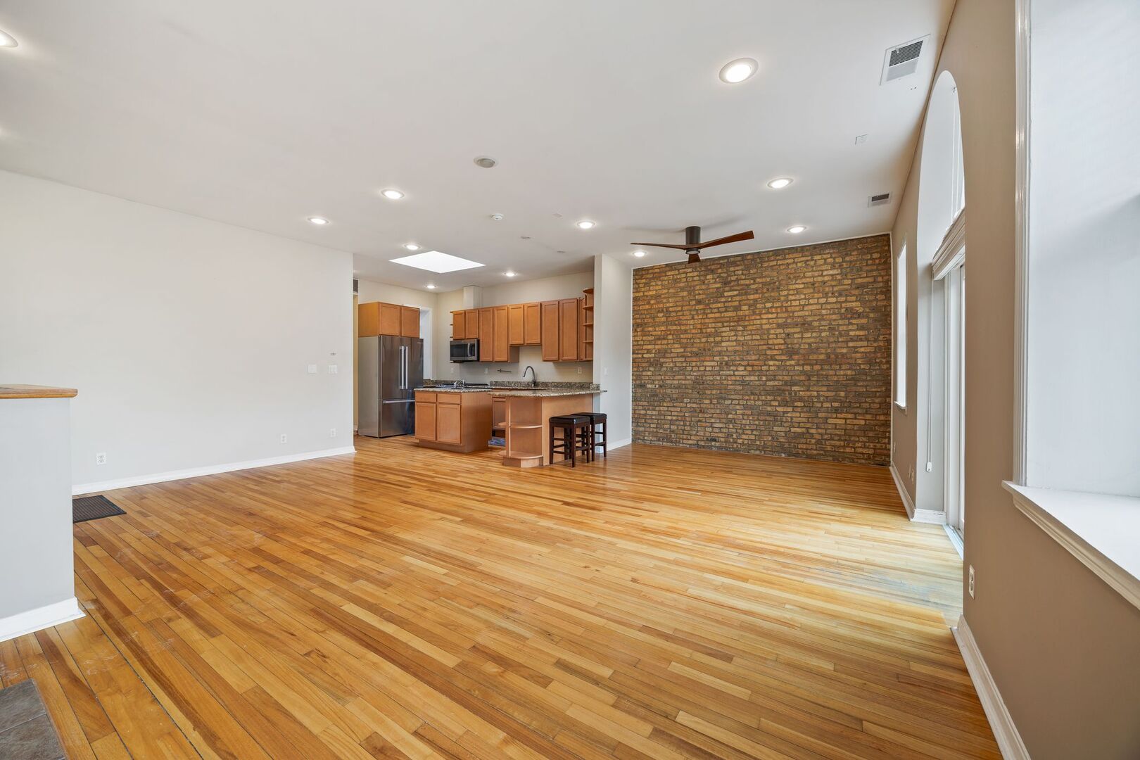 2321 N MILWAUKEE Avenue 3