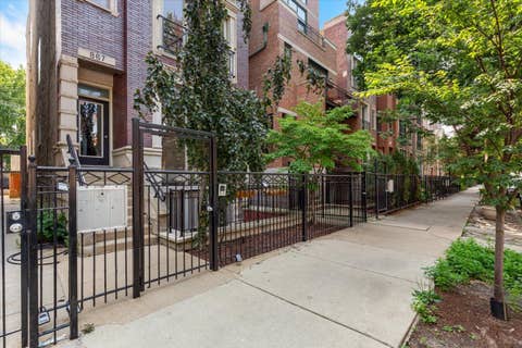 Photo of 867 N Hermitage Street #3, Chicago, IL 60622 (MLS # 12724628)
