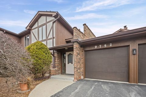 Photo of 9752 Mill Drive E #E2, Palos Park, IL 60464 (MLS # 12584202)