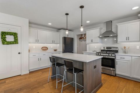 Tiny photo for 718 Cole Lane, Mahomet, IL 61853 (MLS # 12575397)