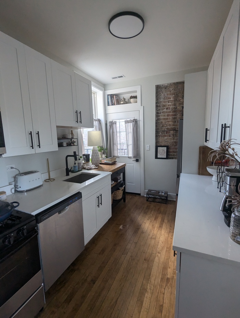 958 N Winchester Avenue 3N