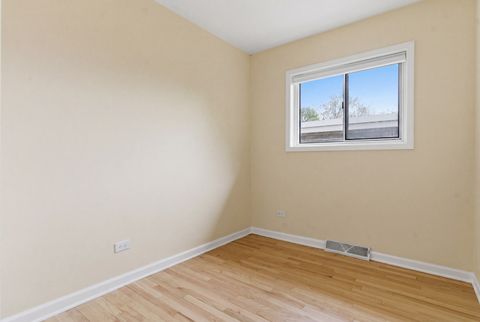 Tiny photo for 614 S Milwaukee Avenue #E, Libertyville, IL 60048 (MLS # 12616262)