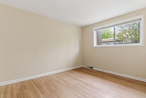 Tiny photo for 614 S Milwaukee Avenue #E, Libertyville, IL 60048 (MLS # 12616262)
