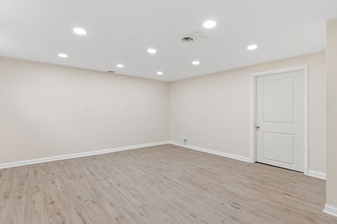 Tiny photo for 614 S Milwaukee Avenue #E, Libertyville, IL 60048 (MLS # 12616262)