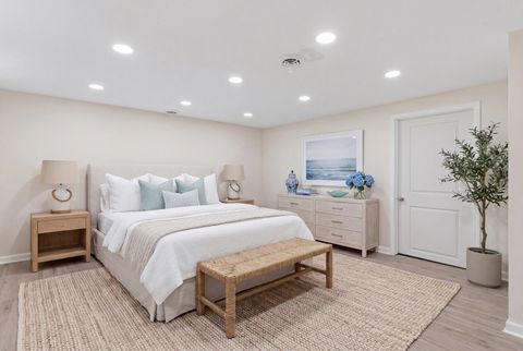 Tiny photo for 614 S Milwaukee Avenue #E, Libertyville, IL 60048 (MLS # 12616262)