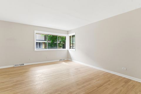 Tiny photo for 614 S Milwaukee Avenue #E, Libertyville, IL 60048 (MLS # 12616262)