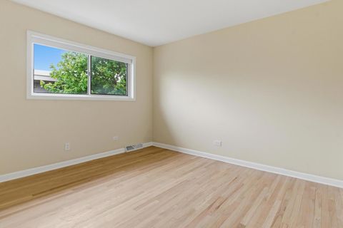Tiny photo for 614 S Milwaukee Avenue #E, Libertyville, IL 60048 (MLS # 12616262)