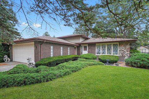 Photo of 8518 Candlelight Drive W, Willow Springs, IL 60480 (MLS # 12427671)