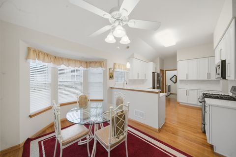 Tiny photo for 490 Beckett Crossing Drive, Mundelein, IL 60060 (MLS # 12570416)