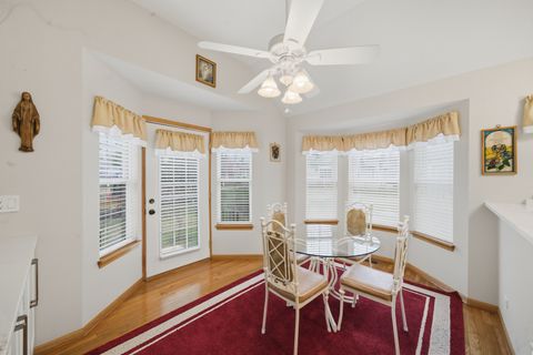 Tiny photo for 490 Beckett Crossing Drive, Mundelein, IL 60060 (MLS # 12570416)