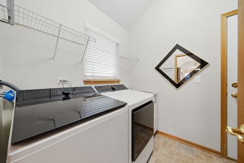 Tiny photo for 490 Beckett Crossing Drive, Mundelein, IL 60060 (MLS # 12570416)