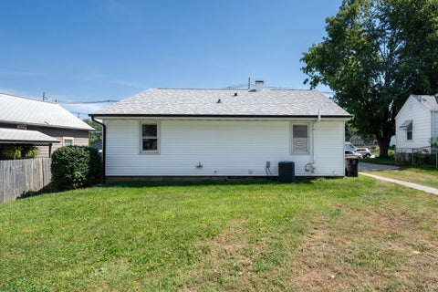 Tiny photo for 1322 N Mason Street, Bloomington, IL 61701 (MLS # 12749181)