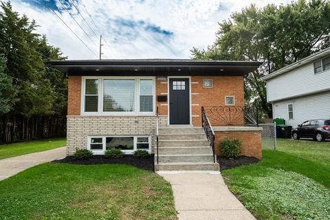 Photo of 2601 W 98th Place, Evergreen Park, IL 60805 (MLS # 12557147)