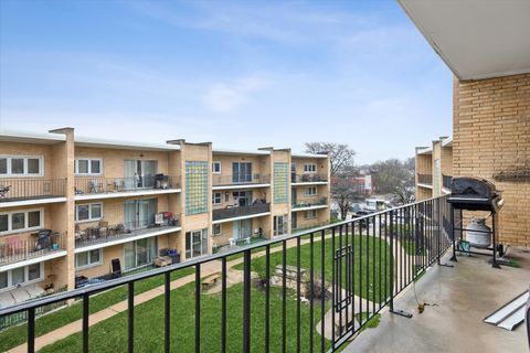 Tiny photo for 10344 S Pulaski Road #304, Oak Lawn, IL 60453 (MLS # 12608457)