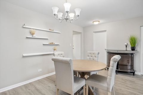 Tiny photo for 10344 S Pulaski Road #304, Oak Lawn, IL 60453 (MLS # 12608457)