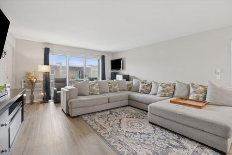 Tiny photo for 10344 S Pulaski Road #304, Oak Lawn, IL 60453 (MLS # 12608457)