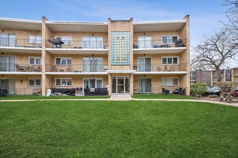 Photo of 10344 S Pulaski Road #304, Oak Lawn, IL 60453 (MLS # 12608457)