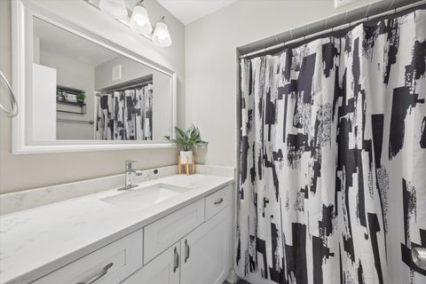 Tiny photo for 10344 S Pulaski Road #304, Oak Lawn, IL 60453 (MLS # 12608457)