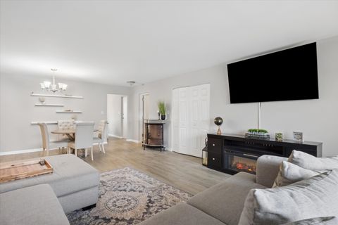 Tiny photo for 10344 S Pulaski Road #304, Oak Lawn, IL 60453 (MLS # 12608457)