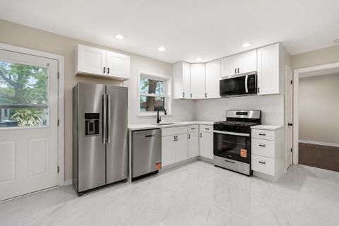 Tiny photo for 17028 Evans Drive, South Holland, IL 60473 (MLS # 12643125)