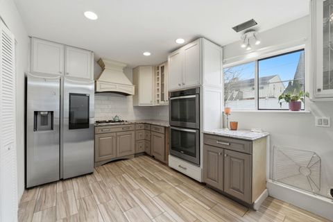 Tiny photo for 348 RICHARD Court, Vernon Hills, IL 60061 (MLS # 12593598)