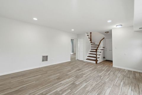 Tiny photo for 348 RICHARD Court, Vernon Hills, IL 60061 (MLS # 12593598)