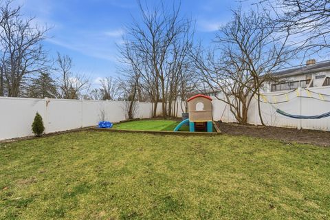Tiny photo for 348 RICHARD Court, Vernon Hills, IL 60061 (MLS # 12593598)