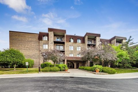 Tiny photo for 2100 Valencia Drive #203-B, Northbrook, IL 60062 (MLS # 12470627)