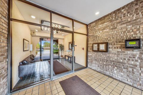 Tiny photo for 2100 Valencia Drive #203-B, Northbrook, IL 60062 (MLS # 12470627)